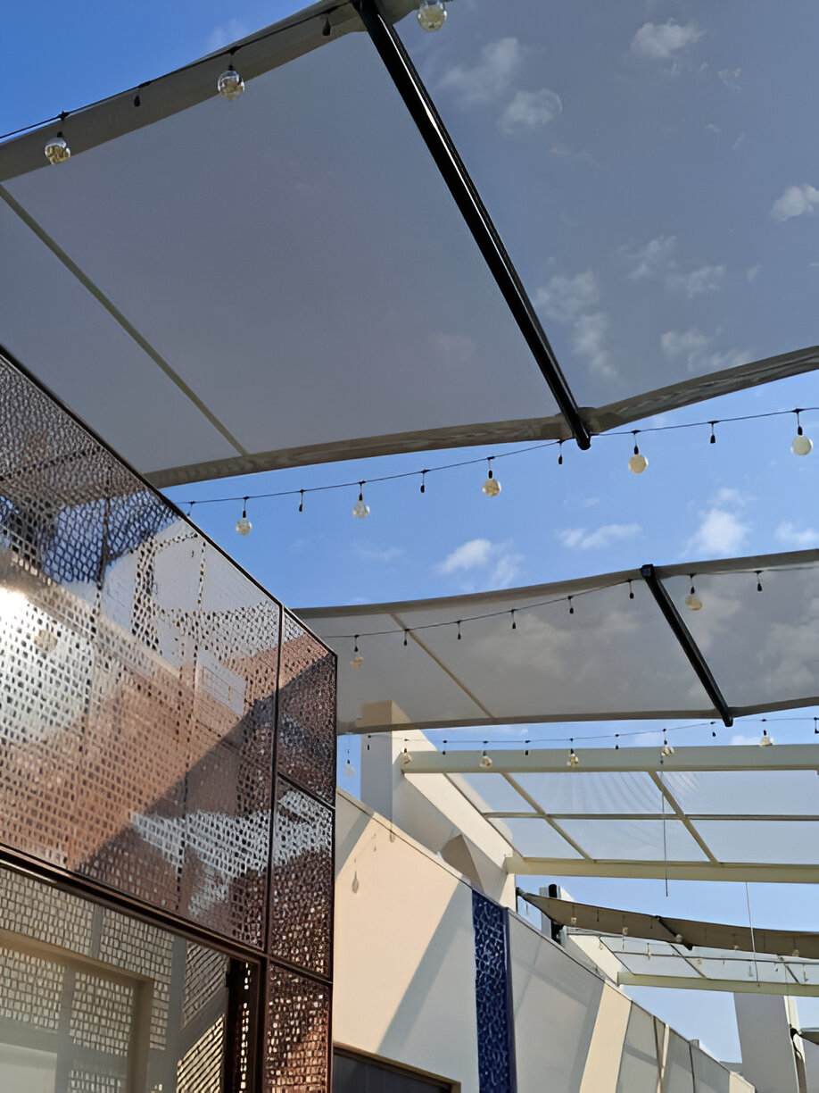 Retractable Canopies & Screens